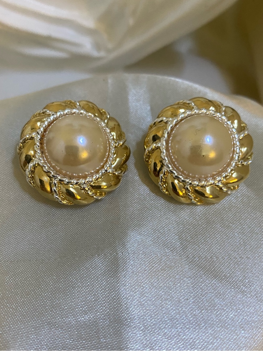 Vintage 80s Two Tone Faux Pearl Rope Braided Clip On Earrings
